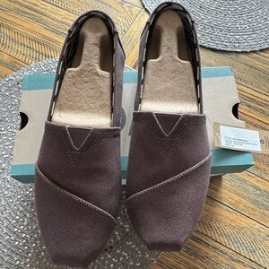 Toms Alpragata 8.5 nwts in box Ash